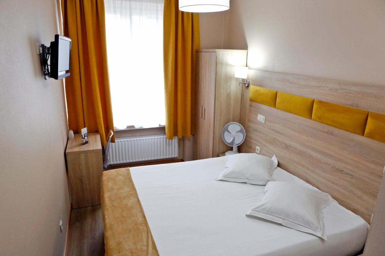 Hotel De France Saint-Gilles Εξωτερικό φωτογραφία