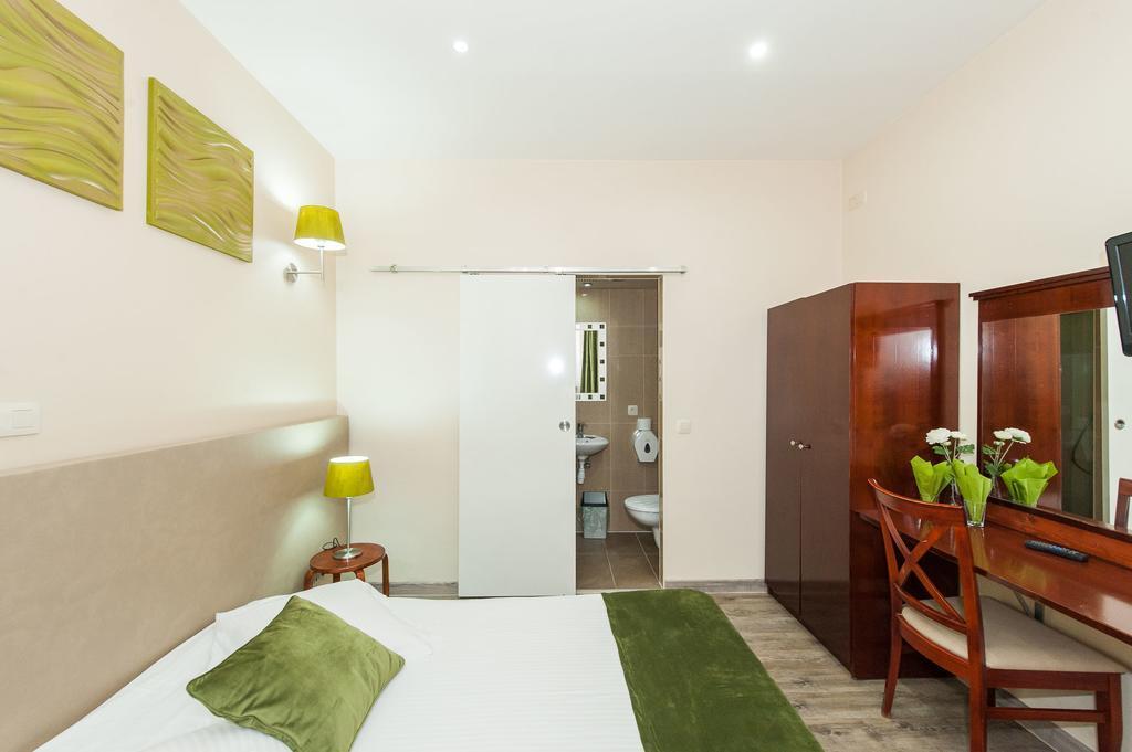 Hotel De France Saint-Gilles Εξωτερικό φωτογραφία