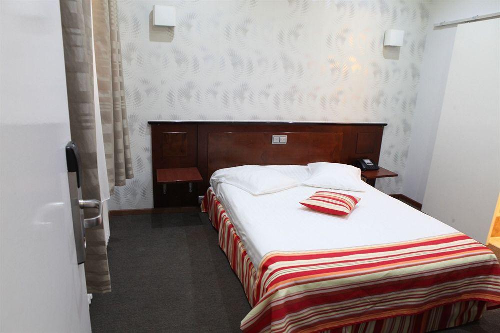 Hotel De France Saint-Gilles Εξωτερικό φωτογραφία