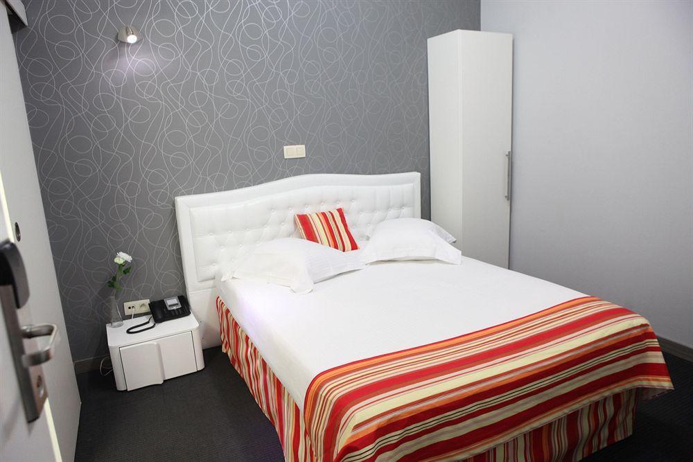 Hotel De France Saint-Gilles Εξωτερικό φωτογραφία