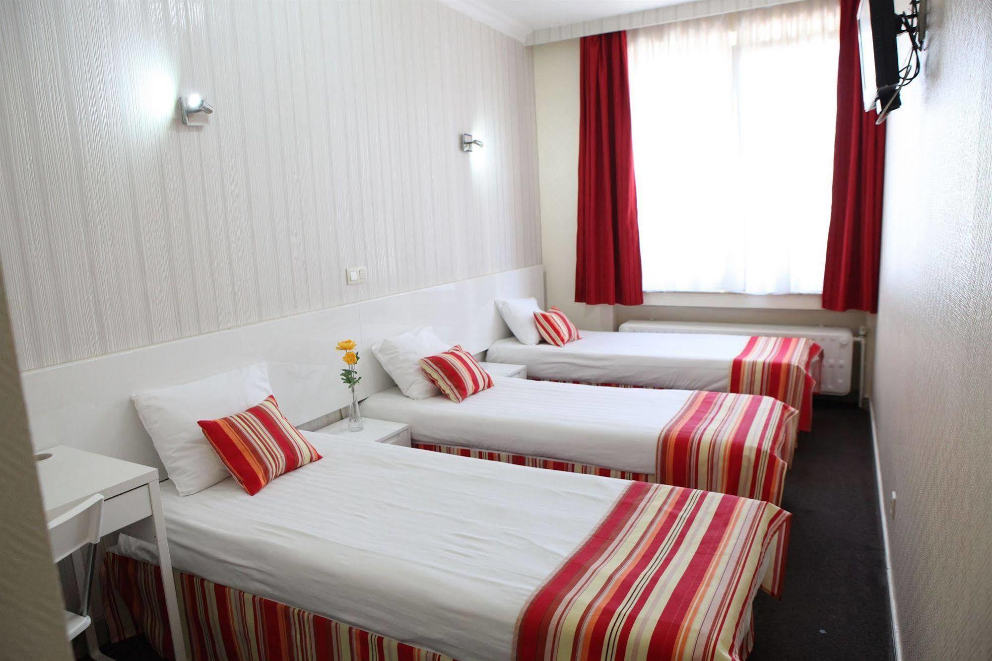 Hotel De France Saint-Gilles Εξωτερικό φωτογραφία
